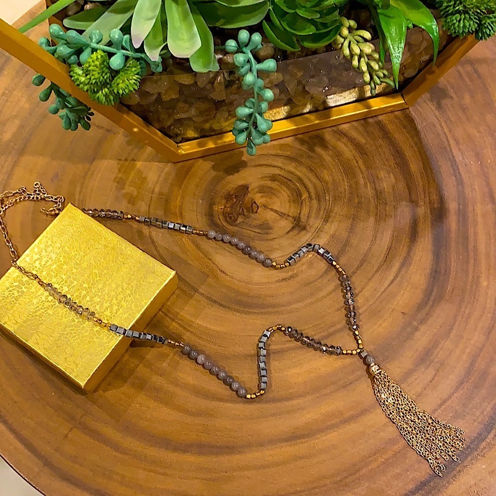 Beautiful Bead necklace gray/gold
